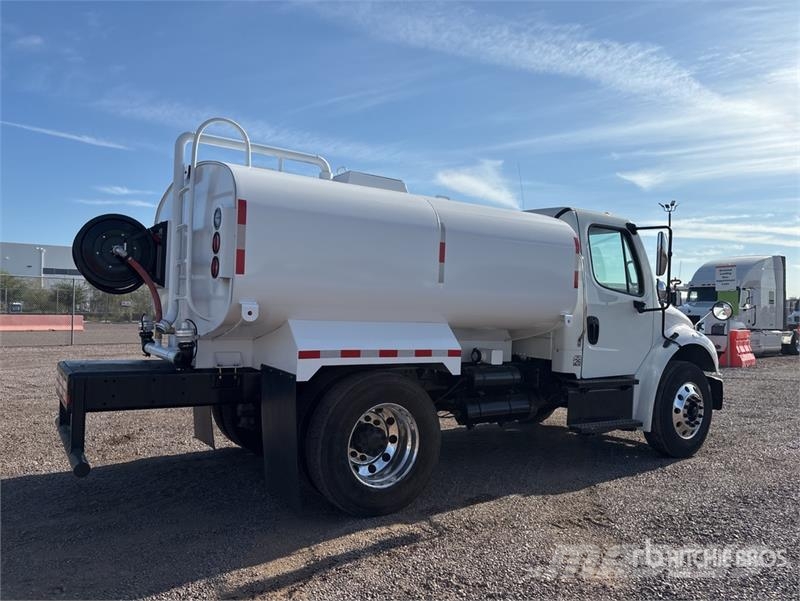 Freightliner M2 106 2000 gal 4x2 Water Truck 급수차