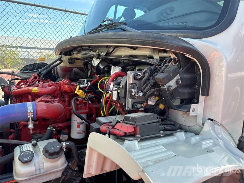 Freightliner M2 106 2000 gal 4x2 Water Truck 급수차