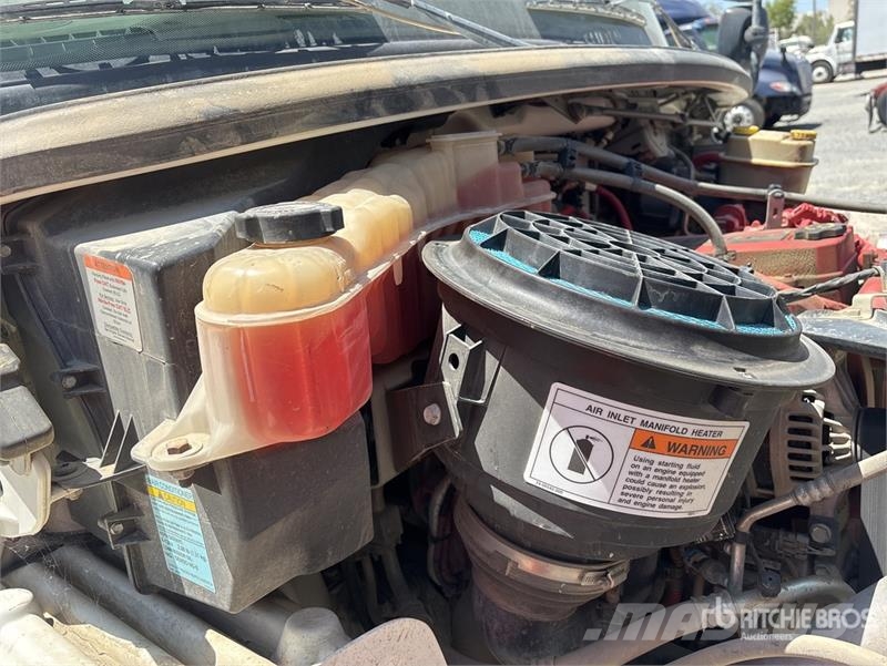 Freightliner M2 106 2000 gal 4x2 Water Truck صهاريج مياه