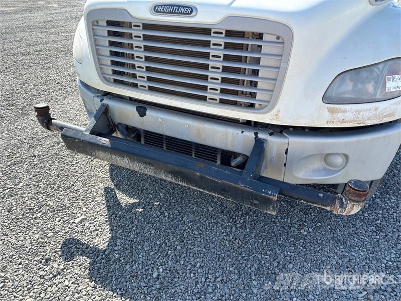 Freightliner M2 106 2000 gal 4x2 Water Truck Water tankwagens