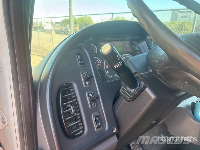 Freightliner M2 106 2000 gal 4x2 Water Truck صهاريج مياه