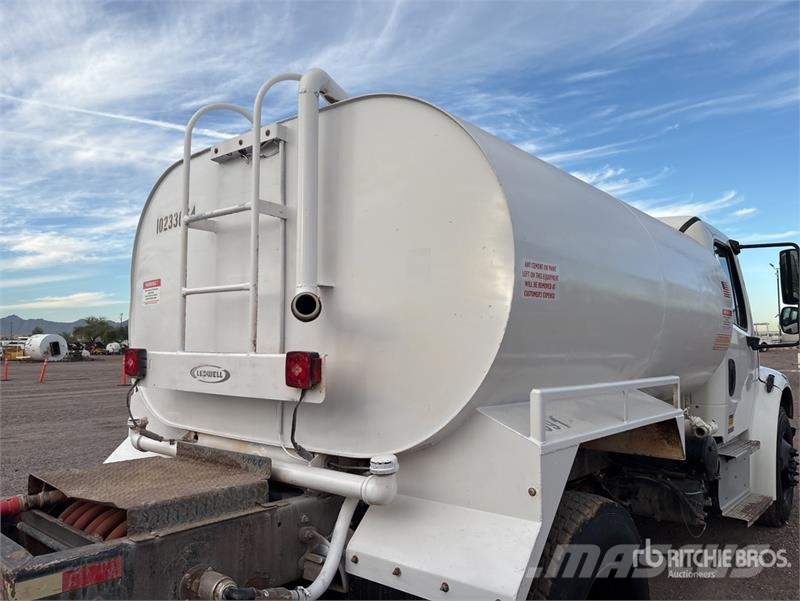 Freightliner M2 106 2000 gal 4x2 Water Truck Autocisterne