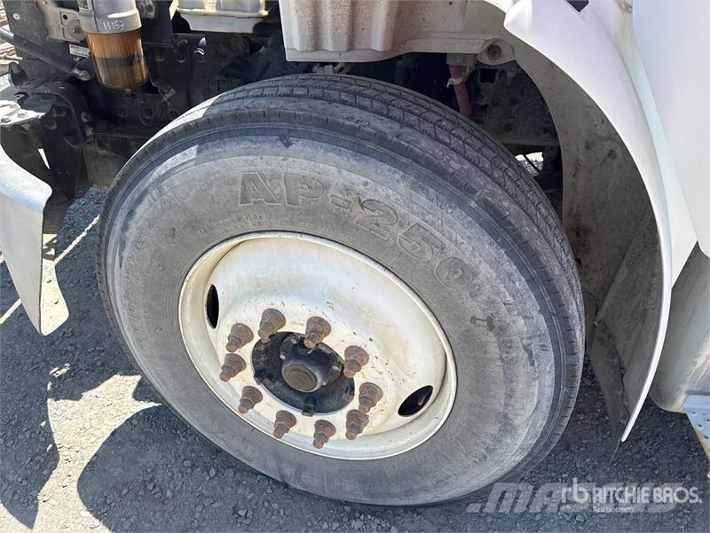 Freightliner M2 106 2000 gal 4x2 Water Truck صهاريج مياه