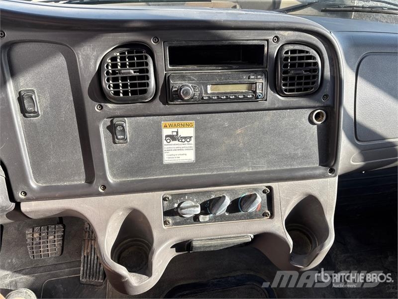 Freightliner M2 106 2000 gal 4x2 Water Truck Water tankwagens