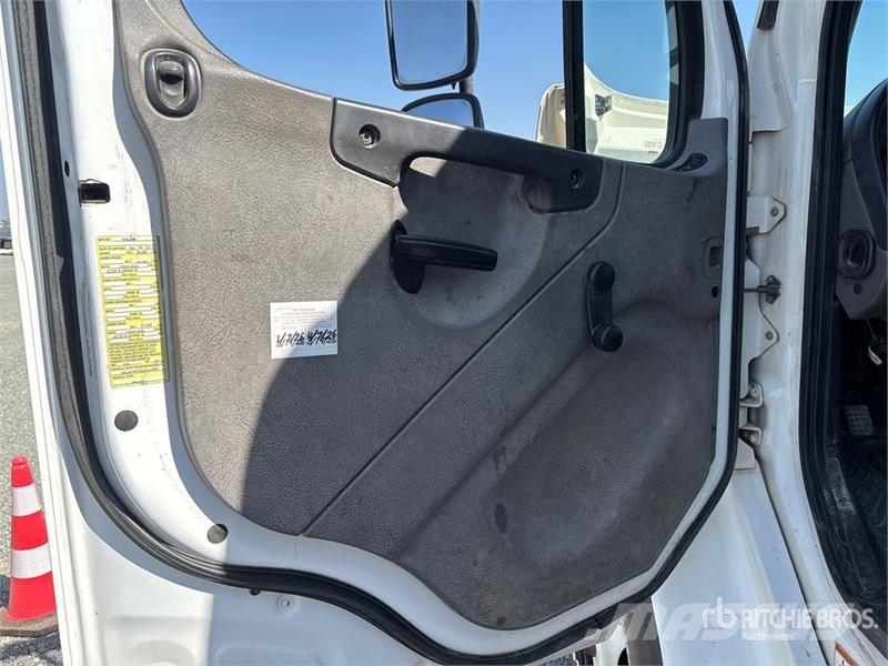 Freightliner M2 106 2000 gal 4x2 Water Truck Water tankwagens