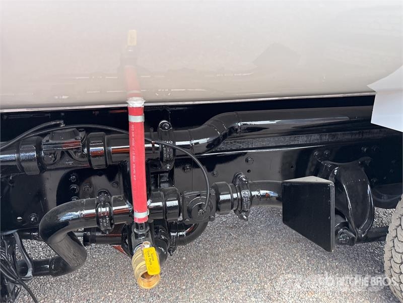 Freightliner M2 106 2000 gal 4x2 Water Truck Water bowser