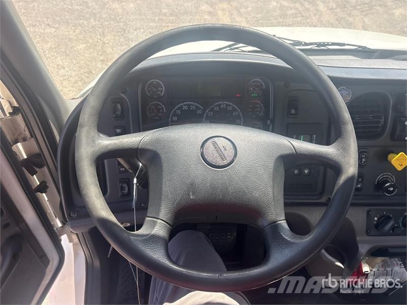 Freightliner M2 106 2000 gal 4x2 Water Truck Tovornjaki za vodo