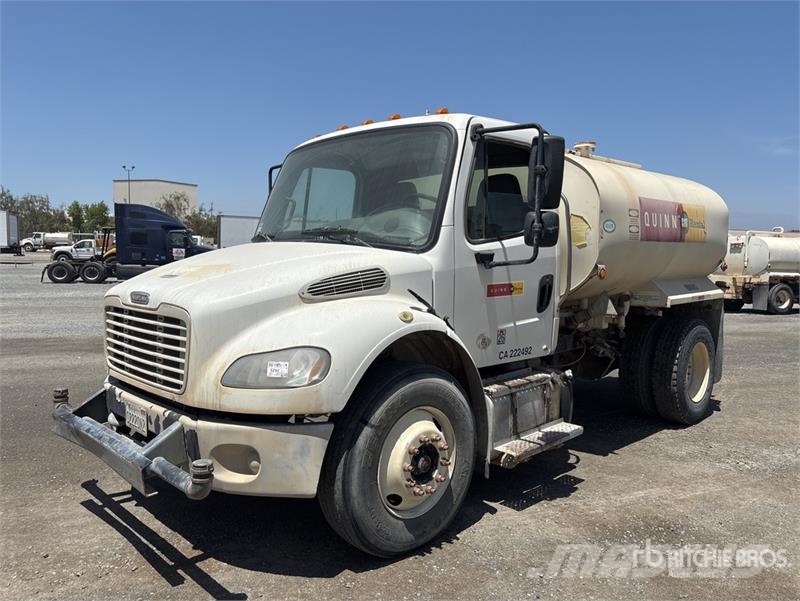 Freightliner M2 106 2000 gal 4x2 Water Truck Camiones cisterna