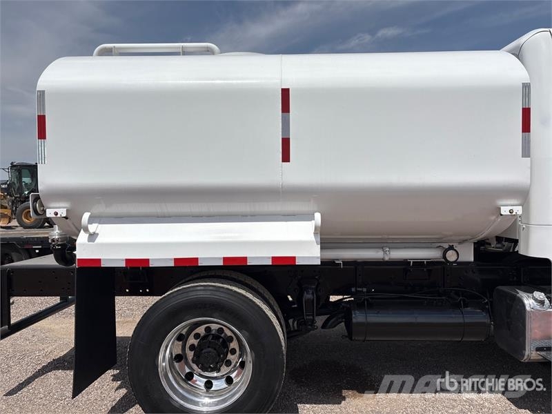 Freightliner M2 106 2000 gal 4x2 Water Truck Water tankwagens