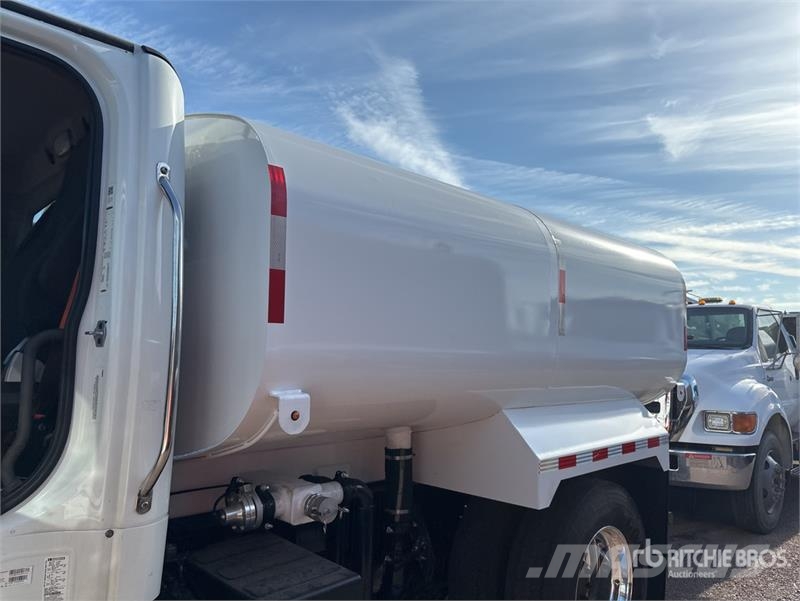 Freightliner M2 106 2000 gal 4x2 Water Truck 급수차