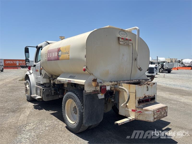 Freightliner M2 106 2000 gal 4x2 Water Truck صهاريج مياه