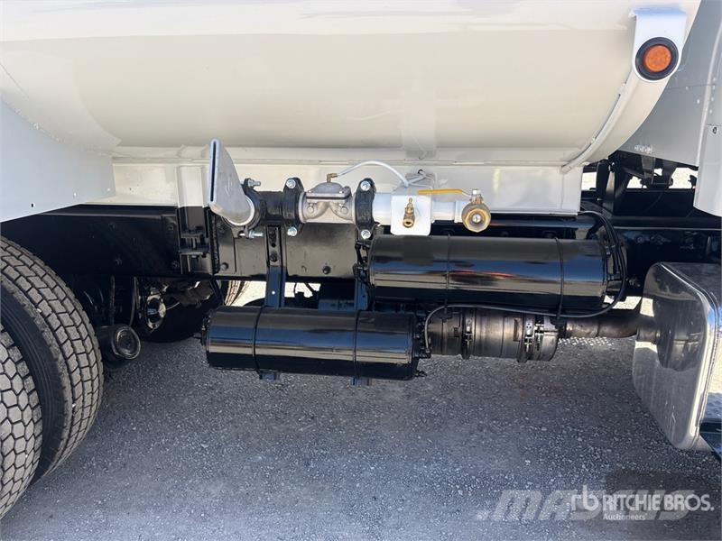 Freightliner M2 106 2000 gal 6x4 Water Truck Tovornjaki za vodo