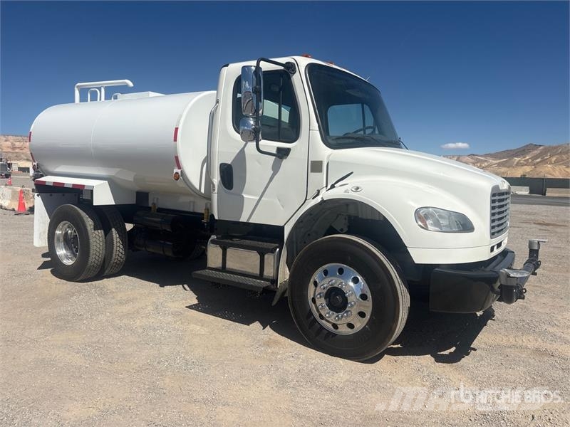 Freightliner M2 106 2000 gal 4x2 Water Truck Tovornjaki za vodo