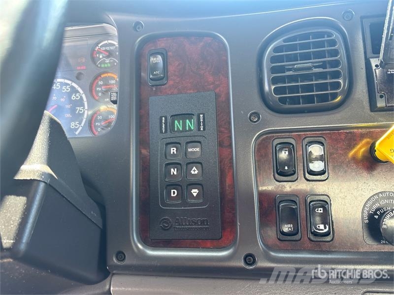 Freightliner M2 106 2000 gal 6x4 Water Truck Tovornjaki za vodo