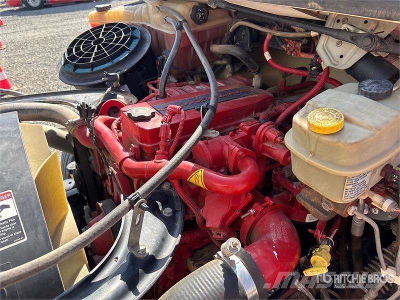 Freightliner M2 106 2000 gal 4x2 Water Truck Water tankwagens