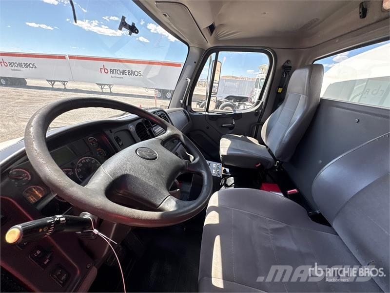 Freightliner M2 106 2000 gal 4x2 Water Truck Tovornjaki za vodo