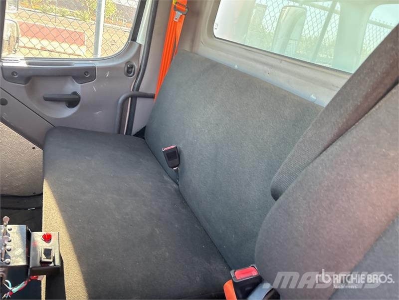 Freightliner M2 106 2000 gal 4x2 Water Truck 급수차