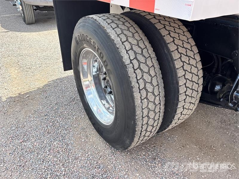 Freightliner M2 106 2000 gal 4x2 Water Truck Water tankwagens