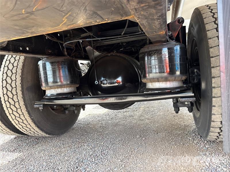 Freightliner M2 106 2000 gal 4x2 Water Truck Water tankwagens