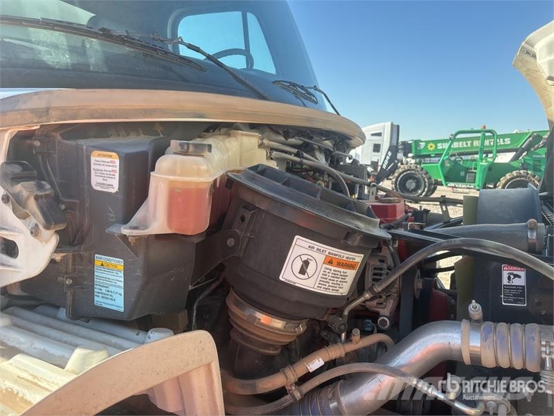 Freightliner M2 106 2000 gal 4x2 Water Truck صهاريج مياه
