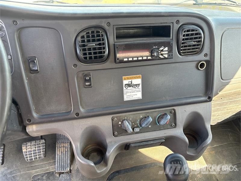 Freightliner M2 106 2000 gal 4x2 Water Truck Water tankwagens