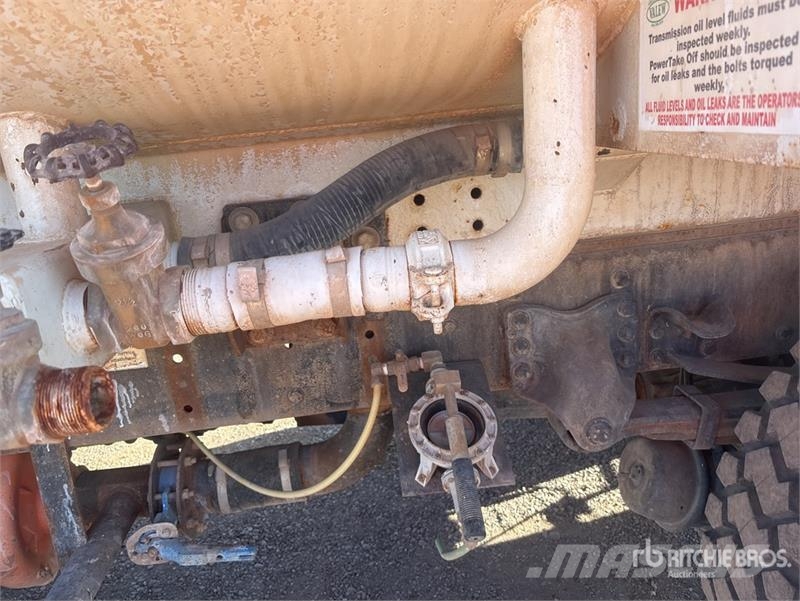 Freightliner M2 106 2000 gal 4x2 Water Truck صهاريج مياه