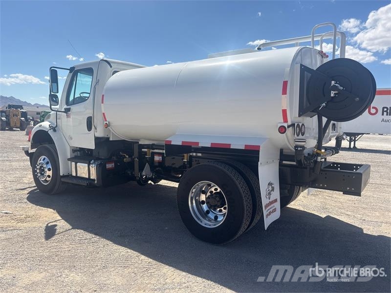 Freightliner M2 106 2000 gal 4x2 Water Truck Tovornjaki za vodo