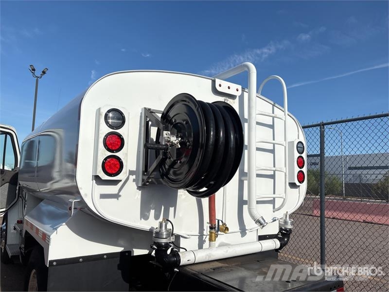 Freightliner M2 106 2000 gal 4x2 Water Truck 급수차