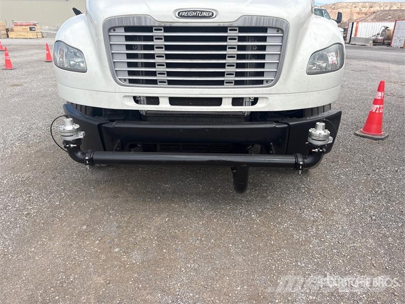 Freightliner M2 106 2000 gal 4x2 Water Truck Tovornjaki za vodo