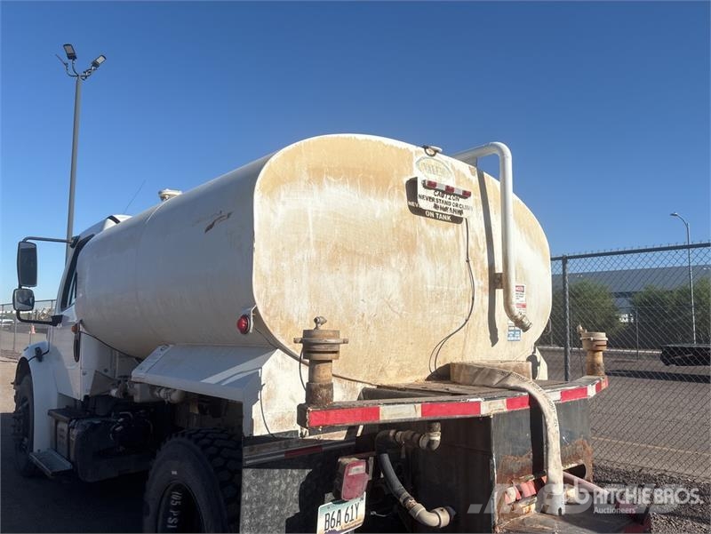 Freightliner M2 106 2000 gal 4x2 Water Truck صهاريج مياه