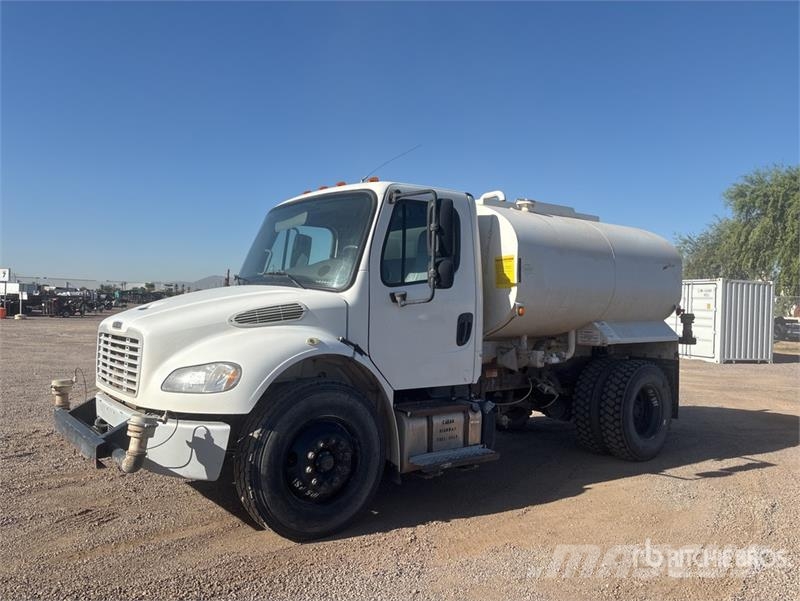Freightliner M2 106 2000 gal 4x2 Water Truck صهاريج مياه