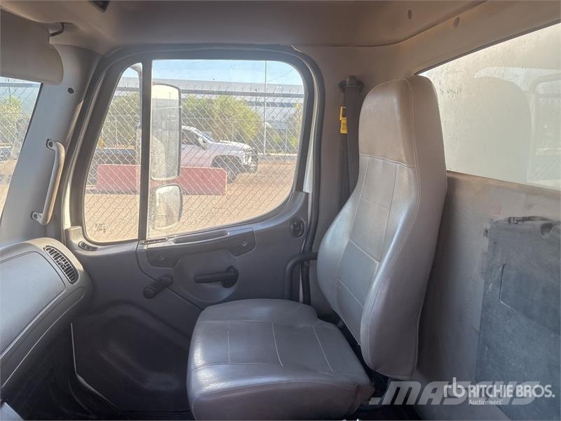 Freightliner M2 106 2000 gal 4x2 Water Truck صهاريج مياه