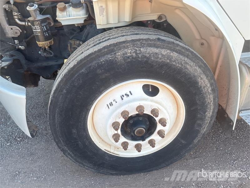 Freightliner M2 106 2000 gal 4x2 Water Truck صهاريج مياه