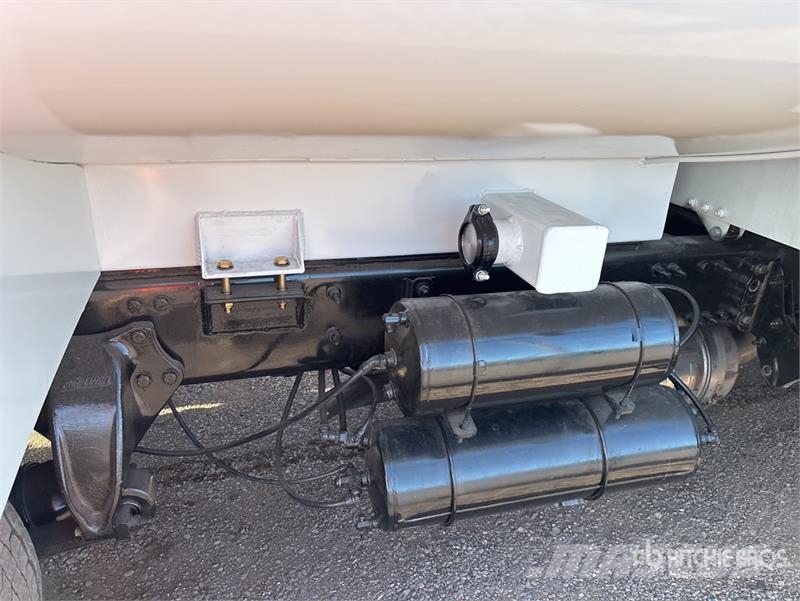 Freightliner M2 106 2000 gal 4x2 Water Truck 급수차