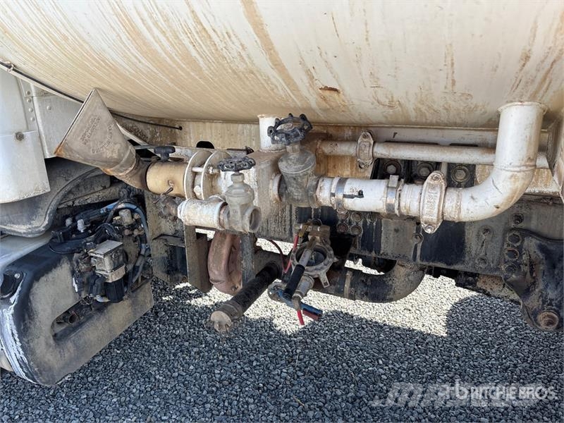 Freightliner M2 106 2000 gal 4x2 Water Truck Water tankwagens