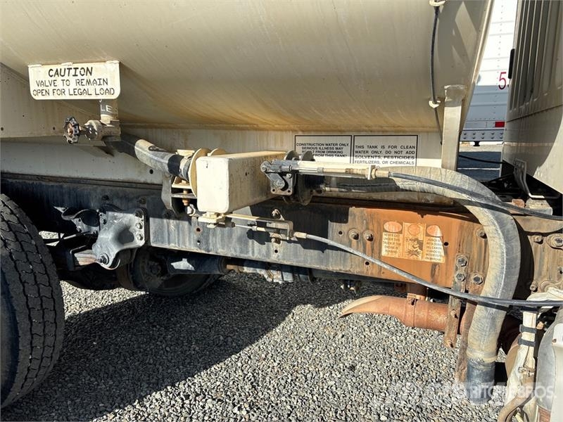 Freightliner M2 106 2000 gal 4x2 Water Truck Water tankwagens
