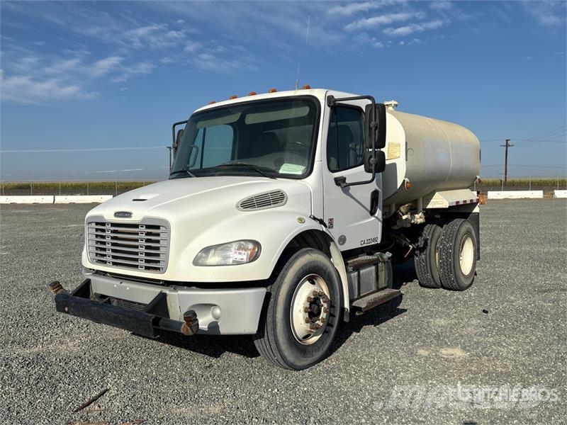 Freightliner M2 106 2000 gal 4x2 Water Truck Water tankwagens