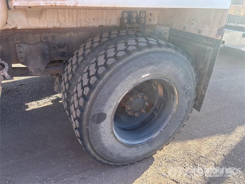 Freightliner M2 106 2000 gal 4x2 Water Truck صهاريج مياه