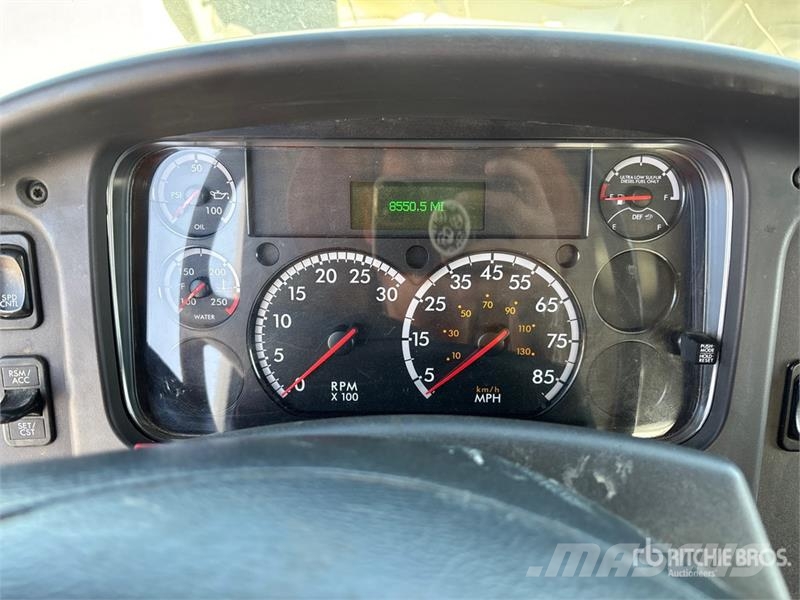 Freightliner M2 106 2000 gal 4x2 Water Truck Water tankwagens
