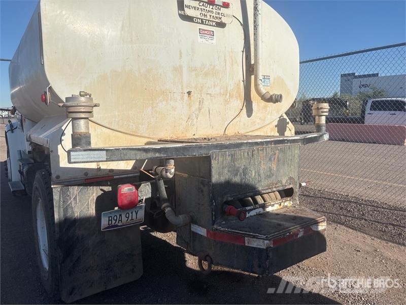 Freightliner M2 106 2000 gal 4x2 Water Truck صهاريج مياه