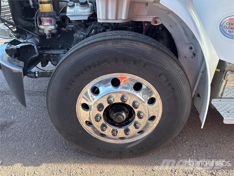 Freightliner M2 106 2000 gal 4x2 Water Truck 급수차