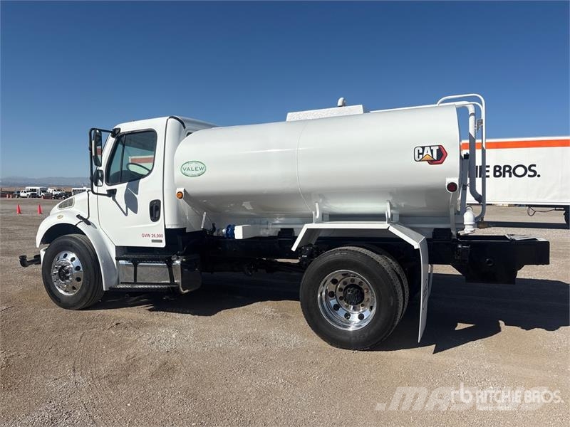 Freightliner M2 106 2000 gal 4x2 Water Truck Vandens sunkvežimiai