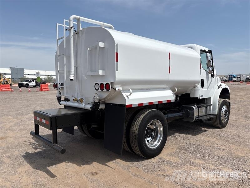 Freightliner M2 106 2000 gal 4x2 Water Truck Water tankwagens