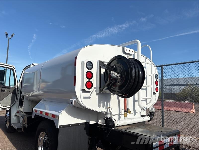 Freightliner M2 106 2000 gal 4x2 Water Truck 급수차