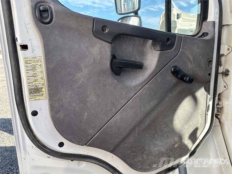 Freightliner M2 106 2000 gal 4x2 Water Truck Water tankwagens