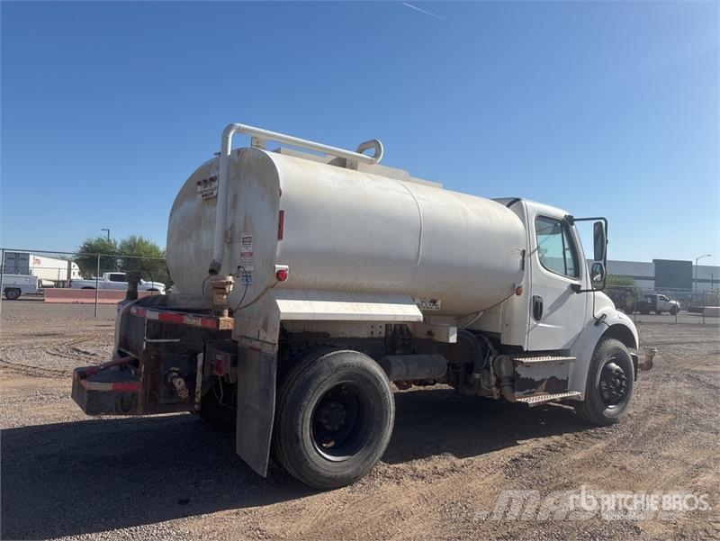 Freightliner M2 106 2000 gal 4x2 Water Truck صهاريج مياه
