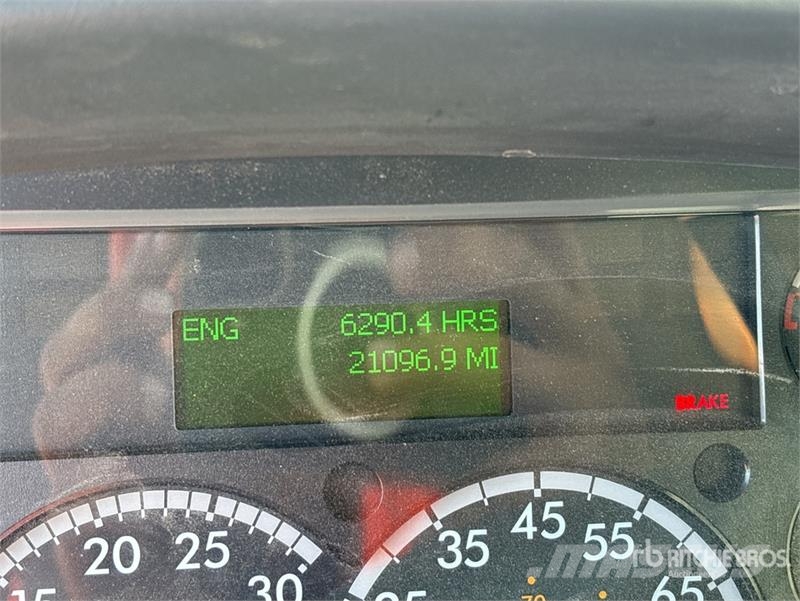 Freightliner M2 106 2000 gal 4x2 Water Truck صهاريج مياه