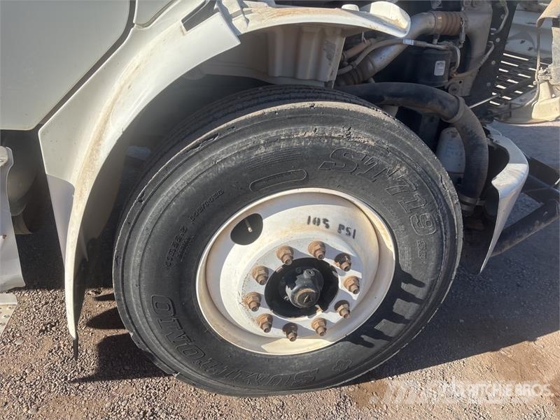 Freightliner M2 106 2000 gal 4x2 Water Truck صهاريج مياه
