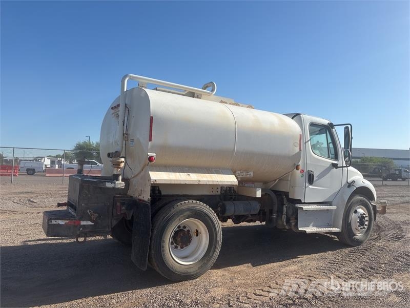 Freightliner M2 106 2000 gal 4x2 Water Truck صهاريج مياه