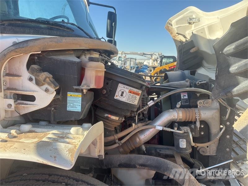 Freightliner M2 106 2000 gal 4x2 Water Truck صهاريج مياه